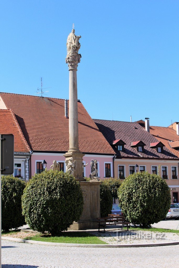 Blick auf die Säule von der Burg