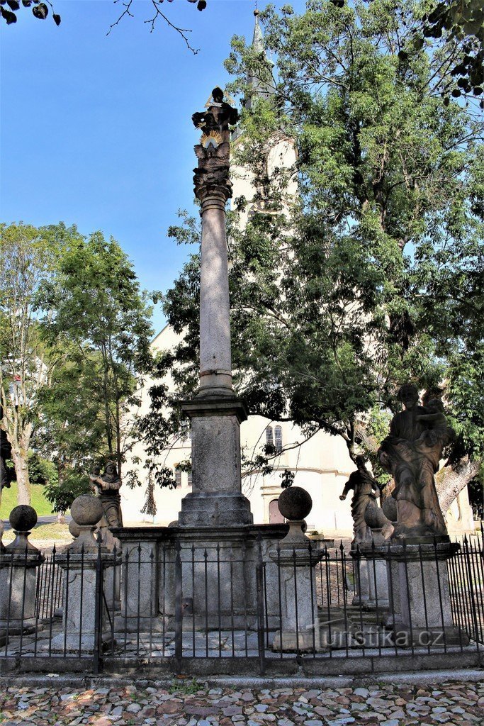 Vista de la escultura desde el sur