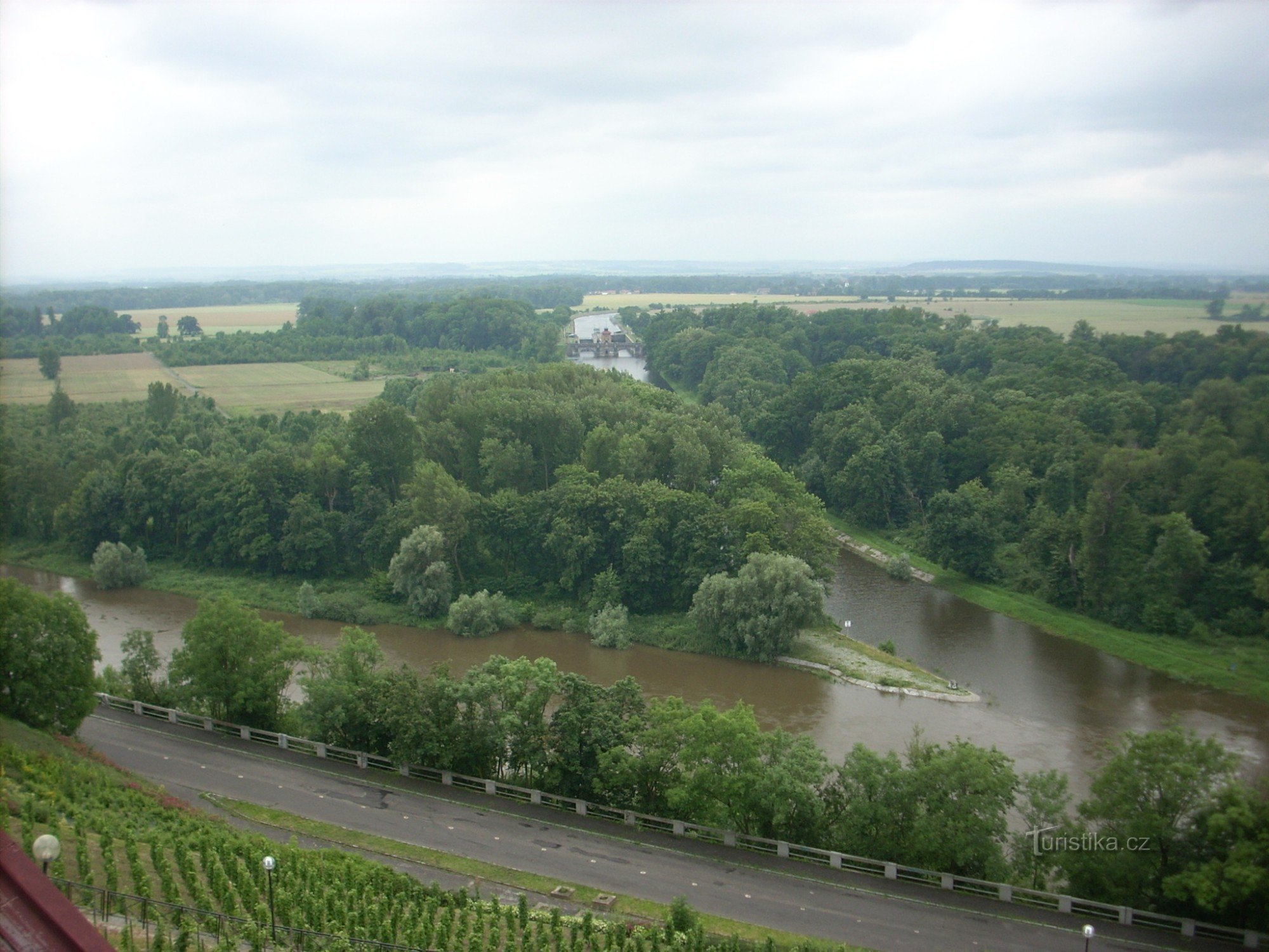 Blick auf den Zusammenfluss von Elbe und Moldau