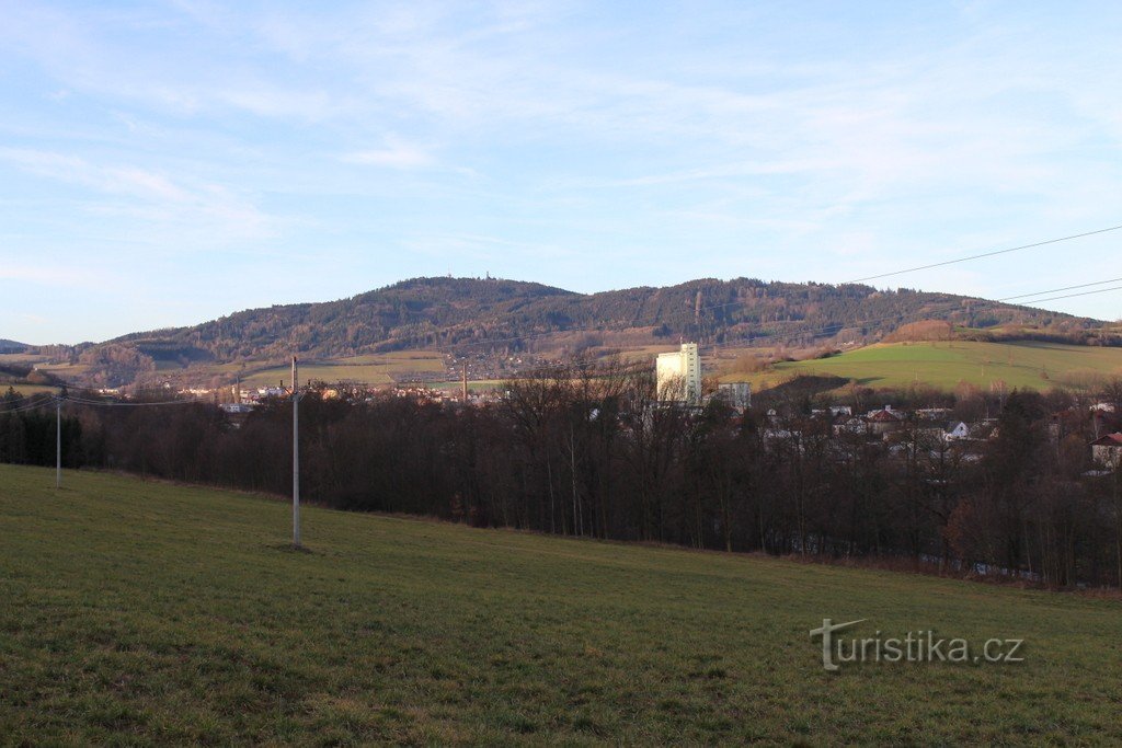 Vista de Svatobor e da cidade
