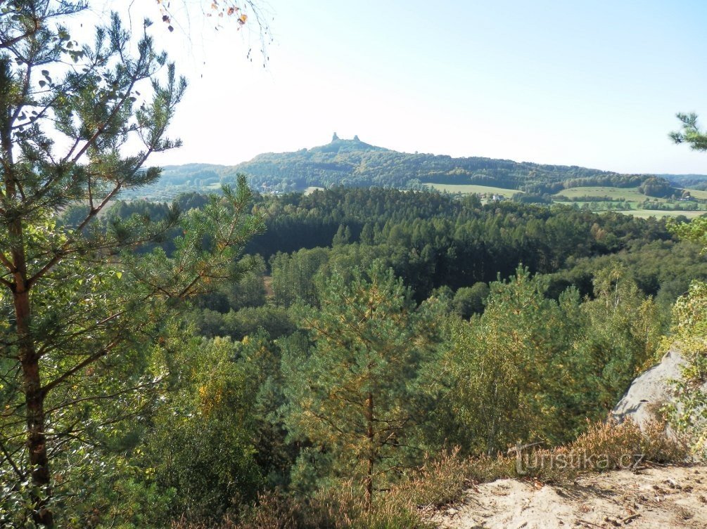 Blick auf Trosky vom Aussichtspunkt