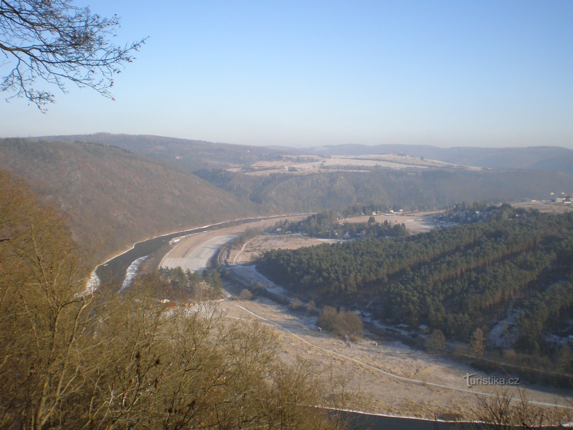 Vista do vale de Berounka