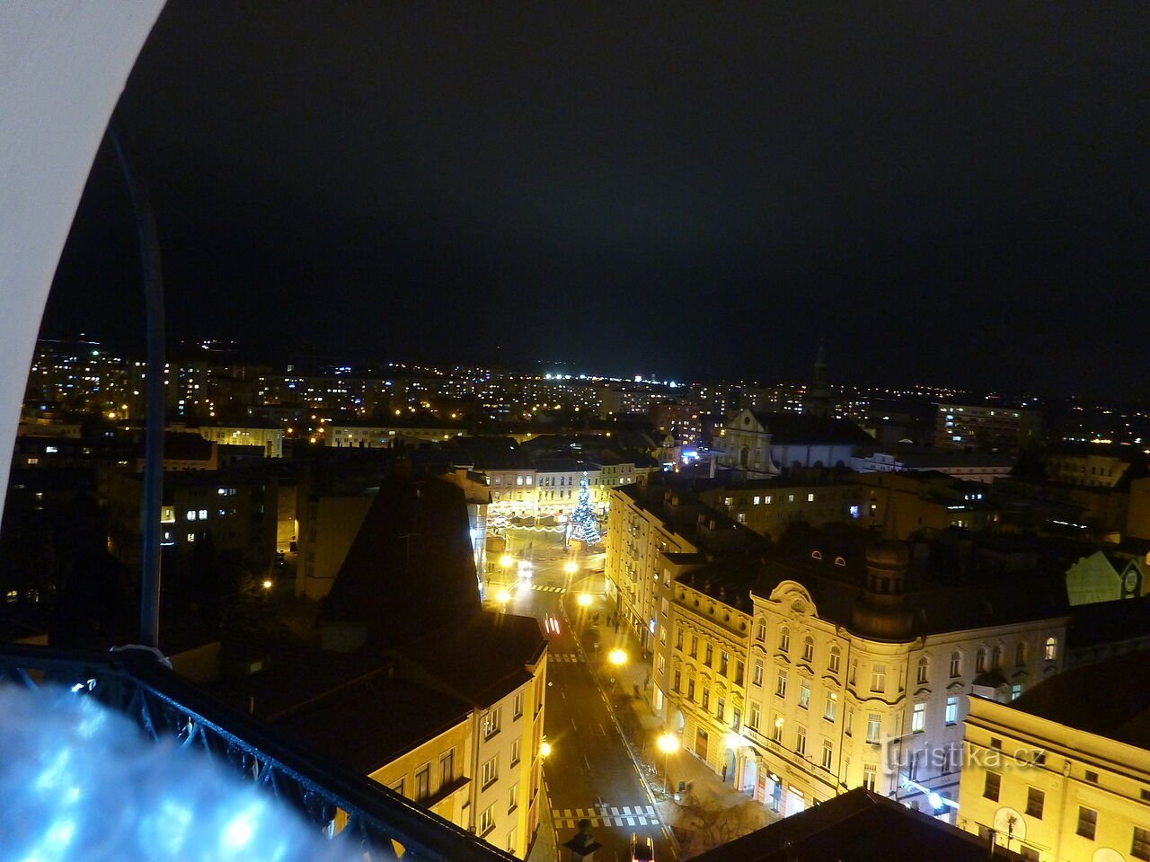 Vista do Opava iluminado de Natal de