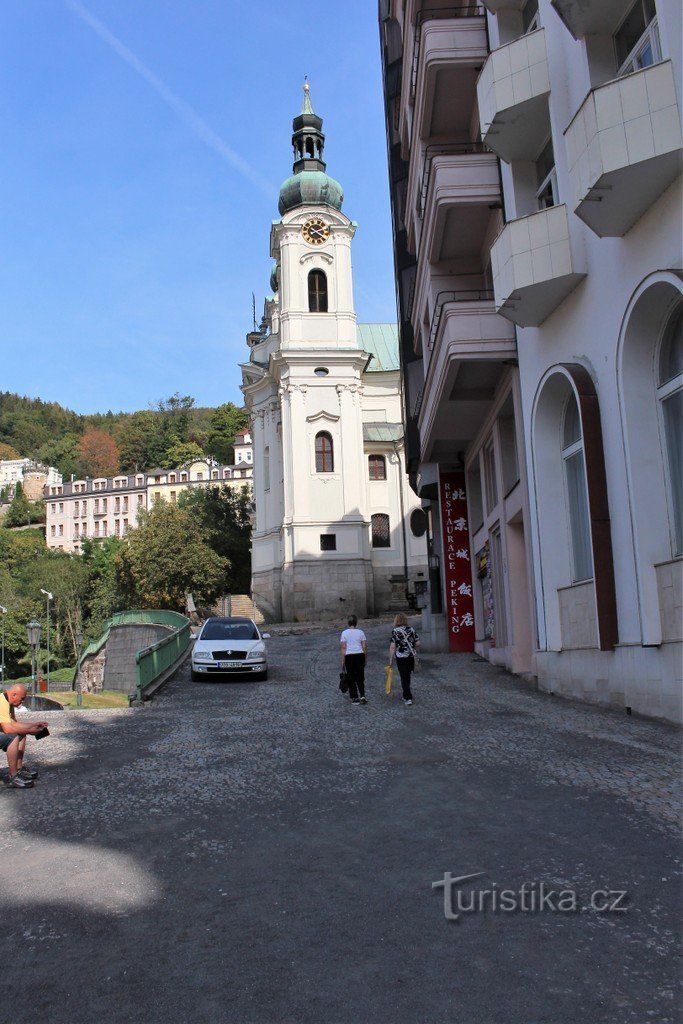 Pogled na cerkveni stolp z južne strani