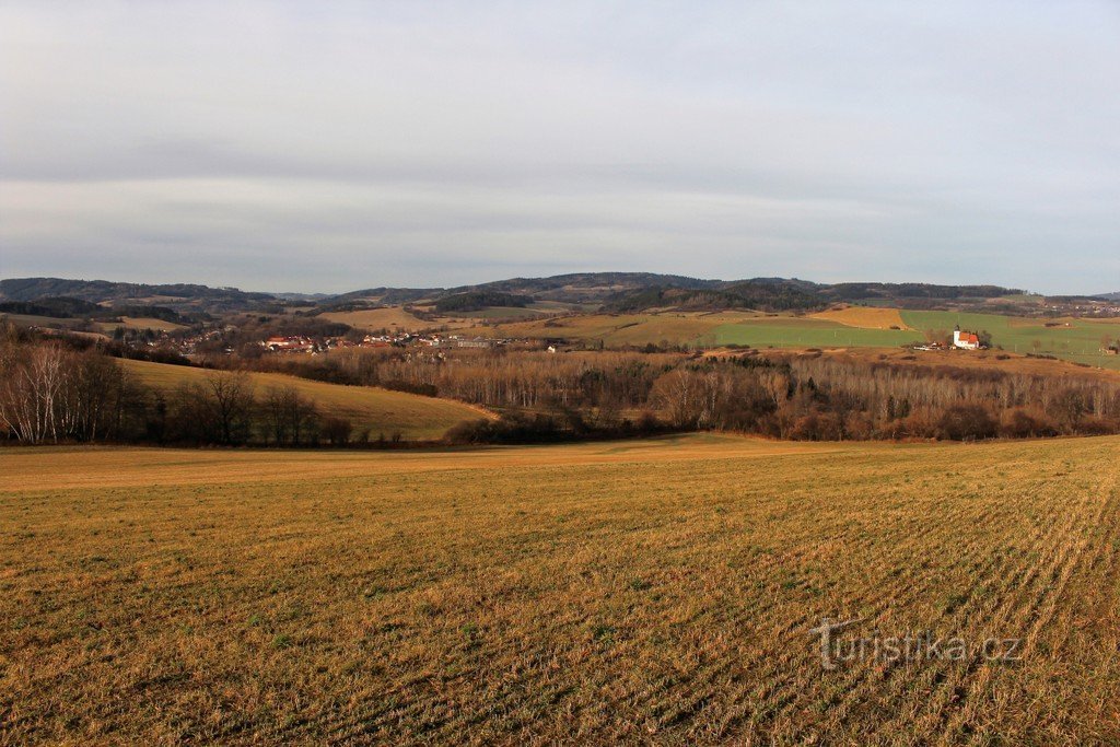 View of Vidhošť and the church at Zdouni