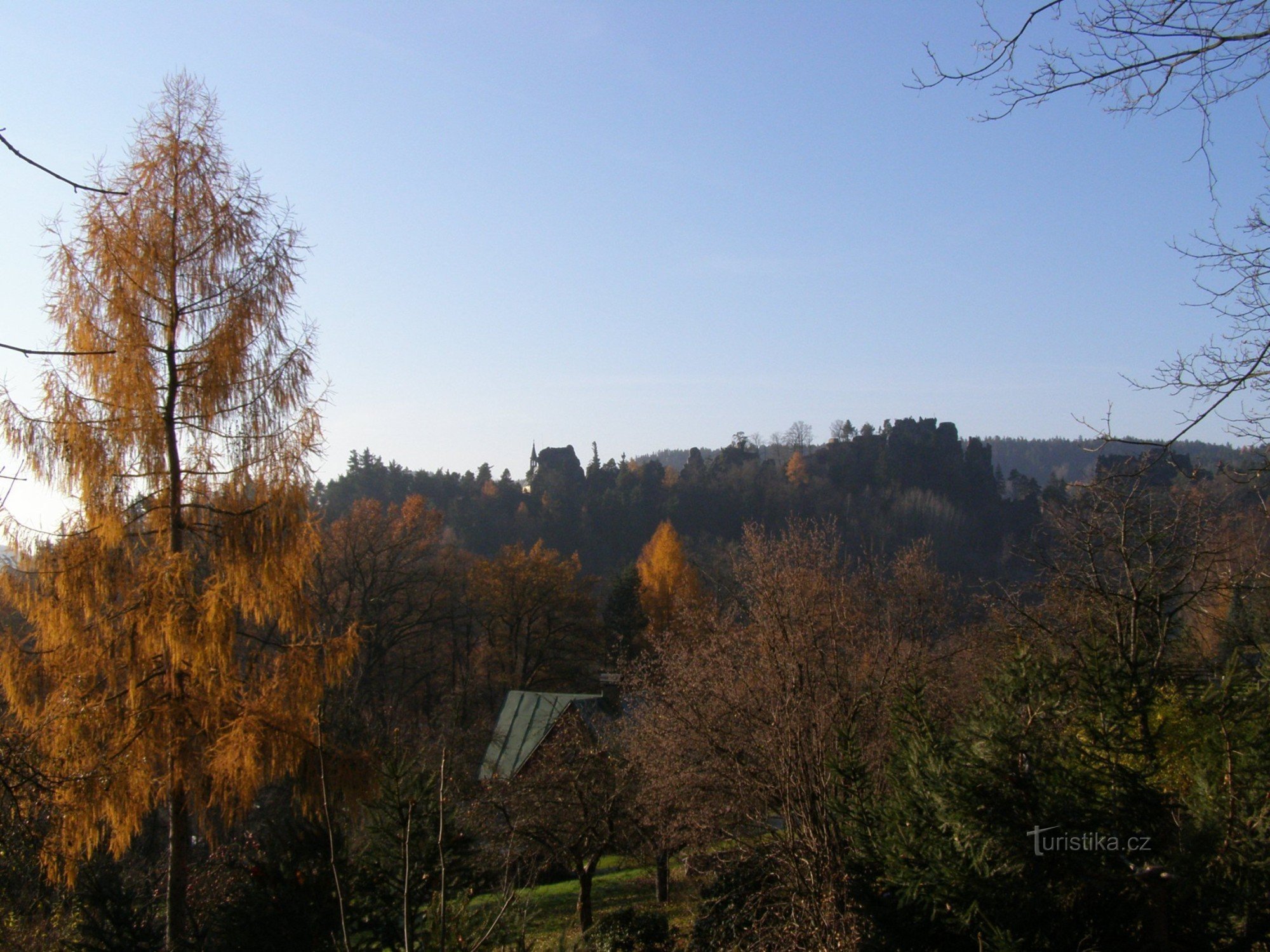 vista de la cresta Vranovský desde la carretera a Kopanina