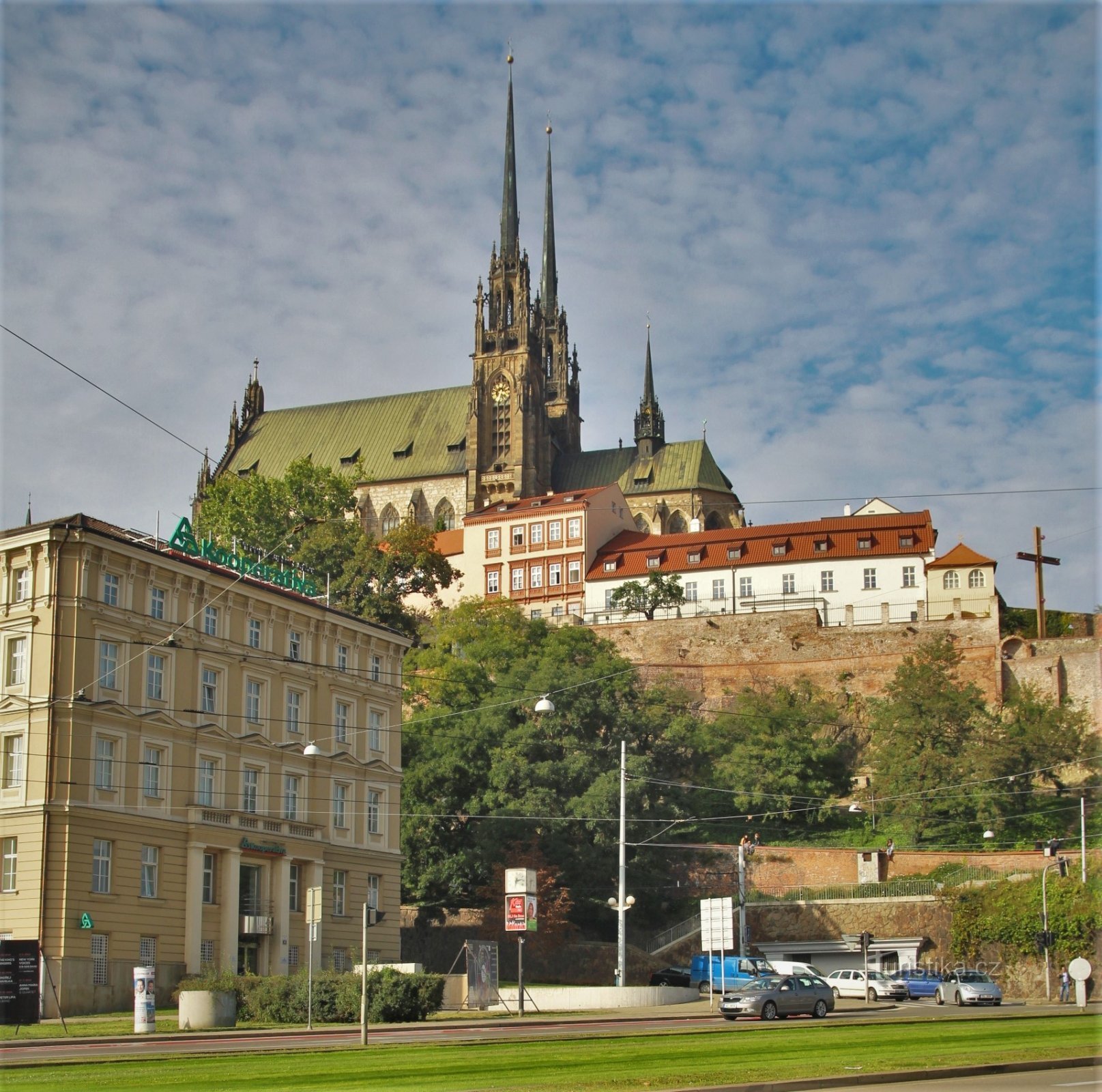 Udsigt over Petrov Hill med katedralen St. Peter og Paul