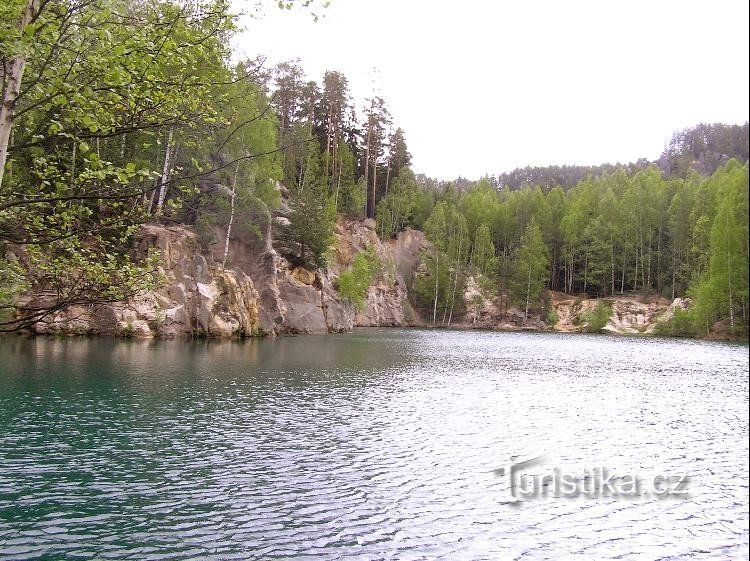 utsikt över sjöns östra strand