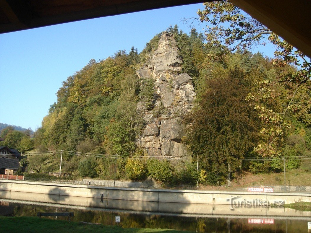 Vue du belvédère depuis la Piscine Jaune