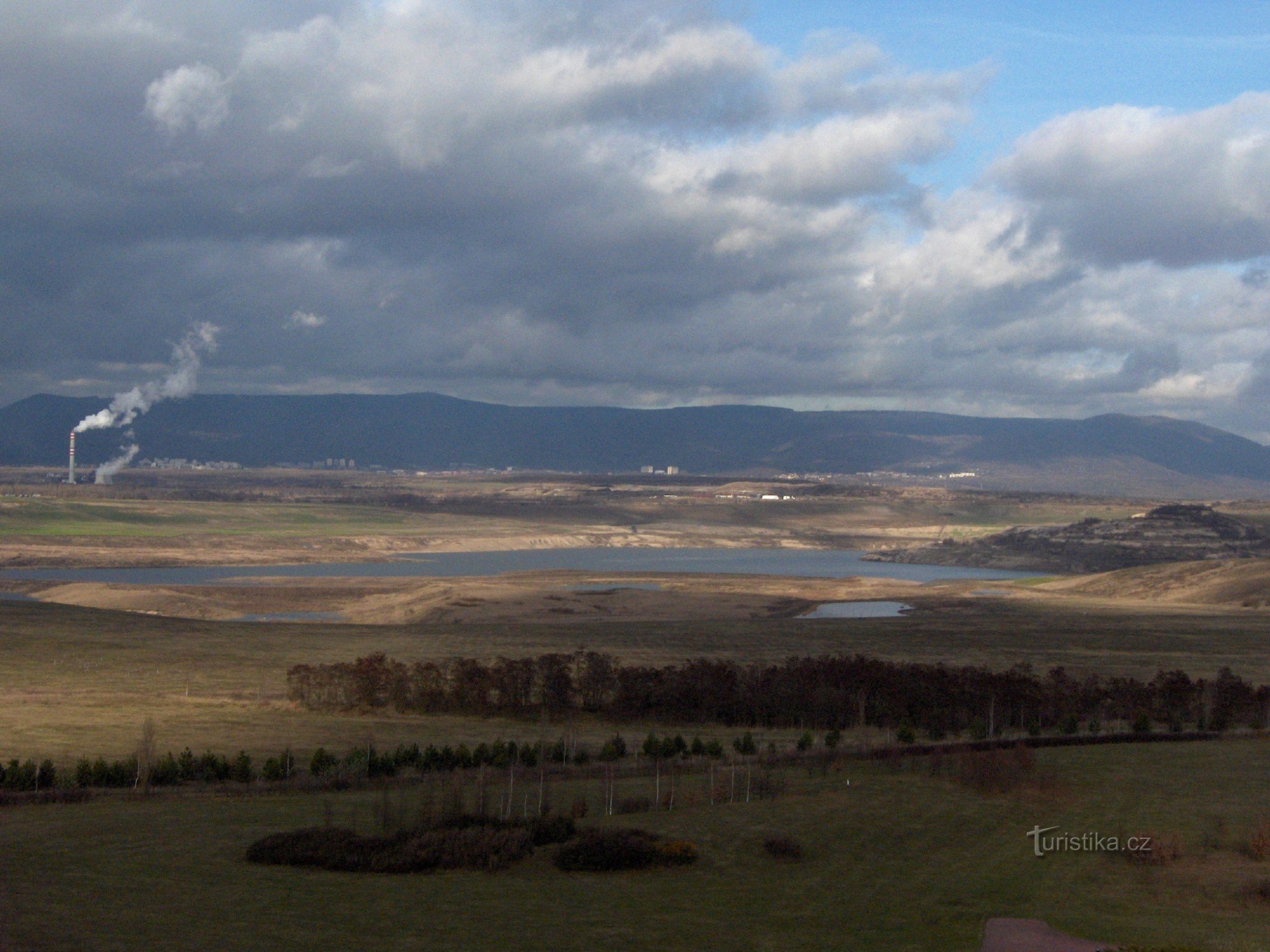 vista del lago emergente