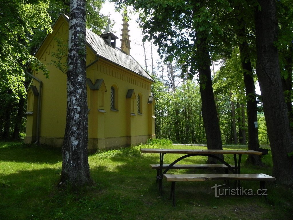 Kilátás a kápolna hátuljára