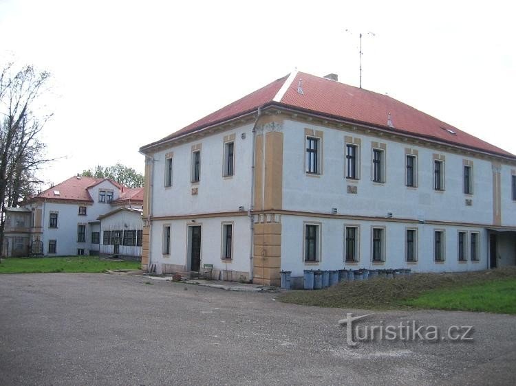 Blick auf die Burggebäude vom ehemaligen Burghof