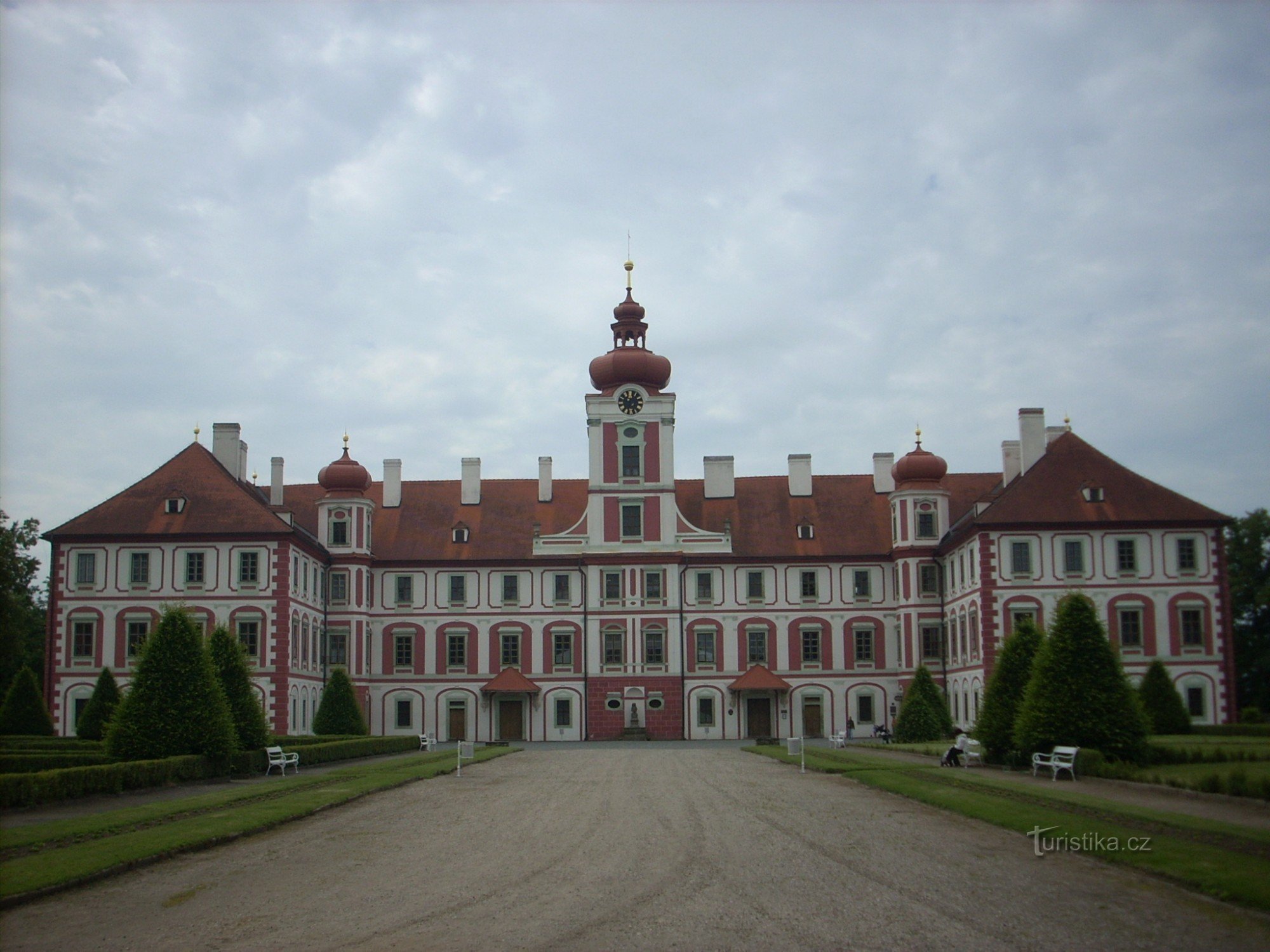 Kilátás a Mnichovo Hradiště kastélyra