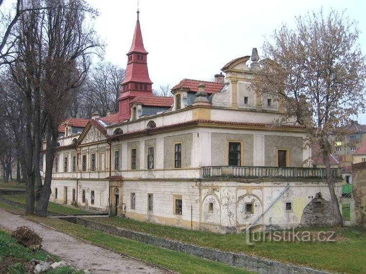 Udsigt over slottet fra sydøst: Úholičky Slot