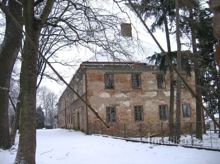 Вид на замок з вулиці міста