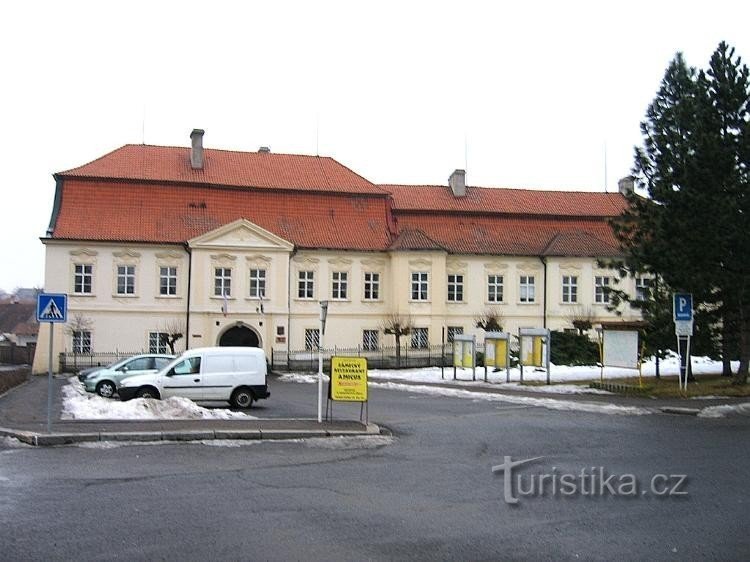 Utsikt över slottet från torget: Slott