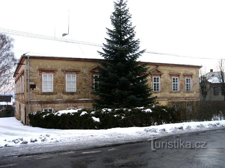 Veduta del castello dalla piazza: Castello di Stračov