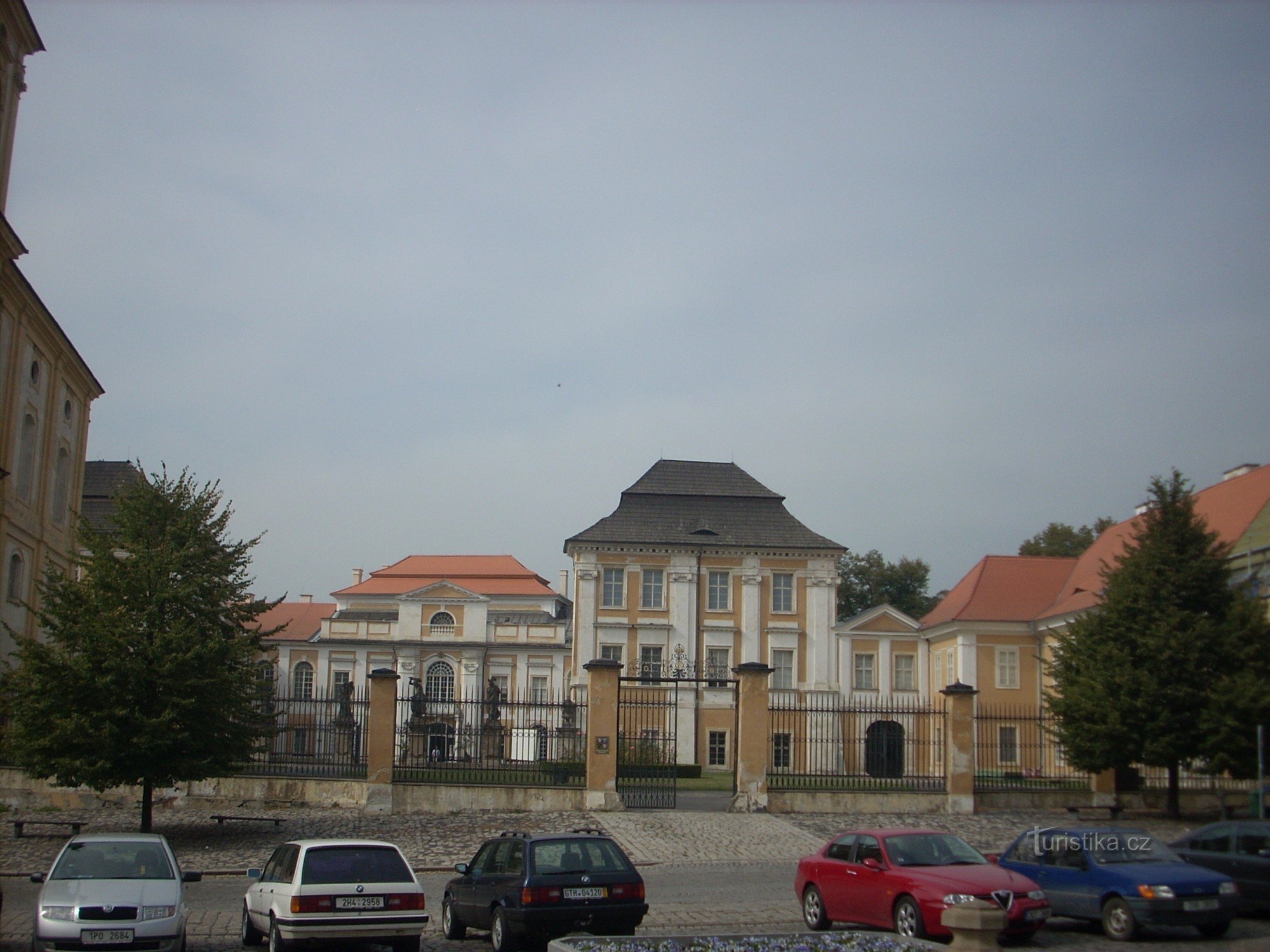 Blick vom Parkplatz auf die Burg