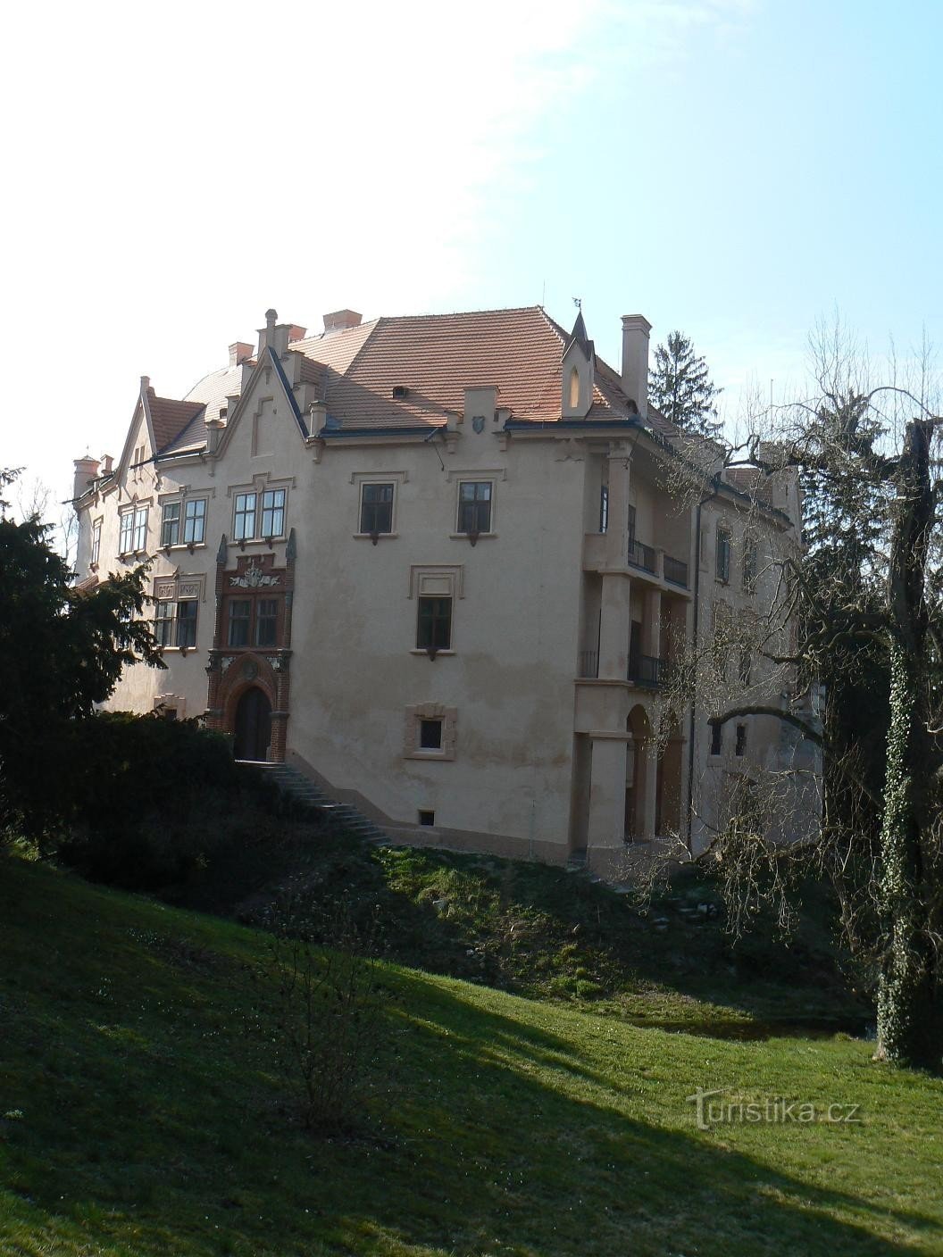 Blick vom Park auf das Schloss