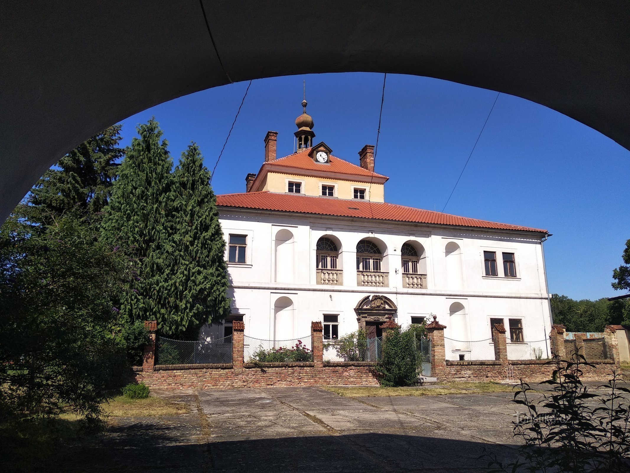 Vista del castillo desde el patio.