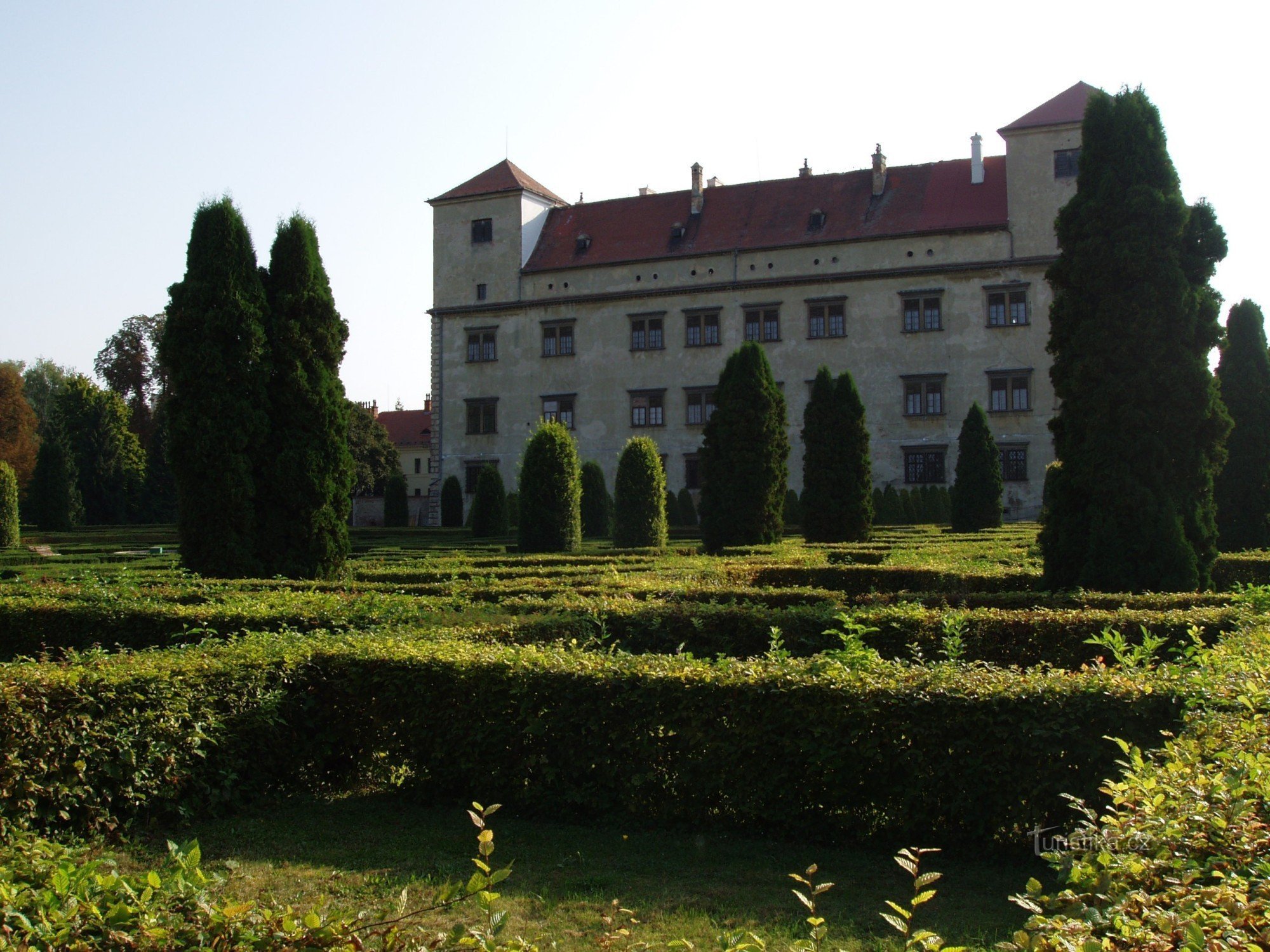 Vista del castillo desde el jardín del castillo