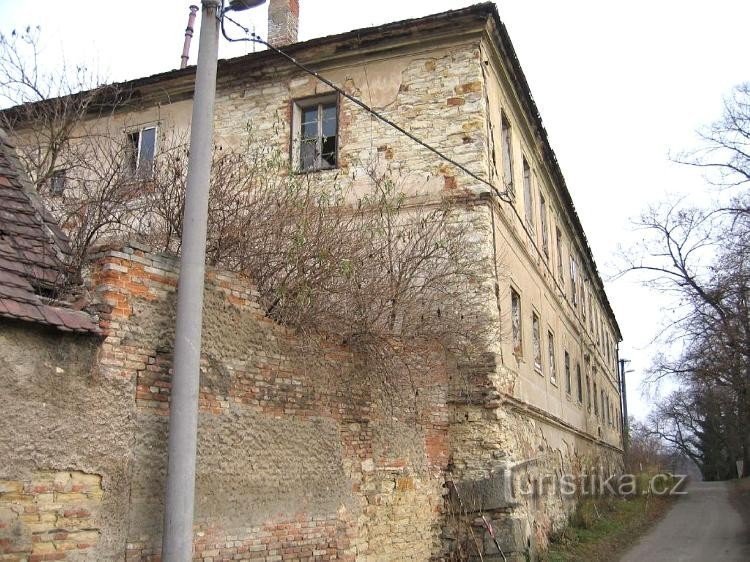 Widok od południowego zachodu: Zamek Statenice