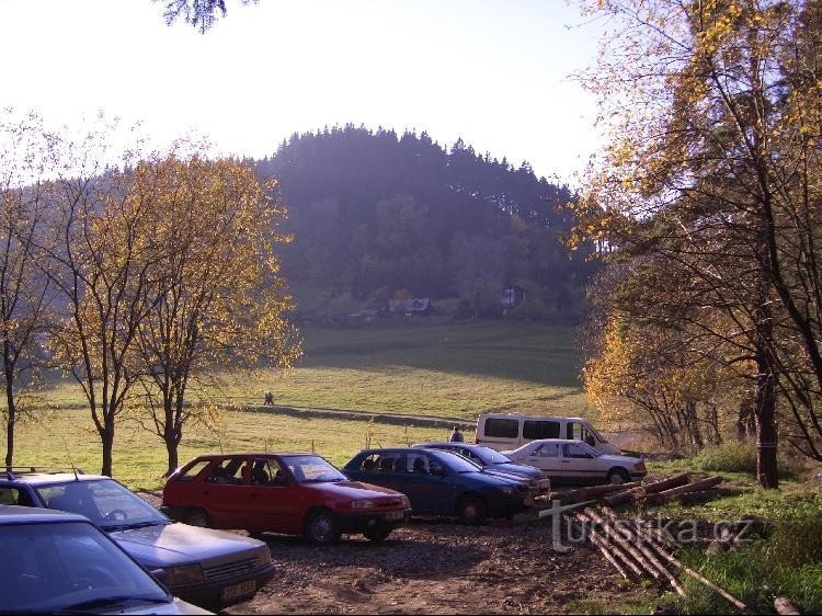 Blick vom Wegweiser auf Hůrky II