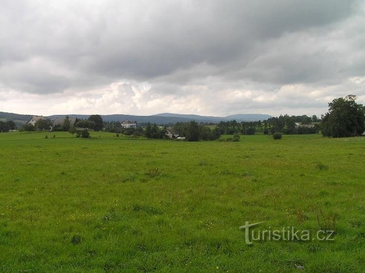 Blick vom gleichnamigen Dorf