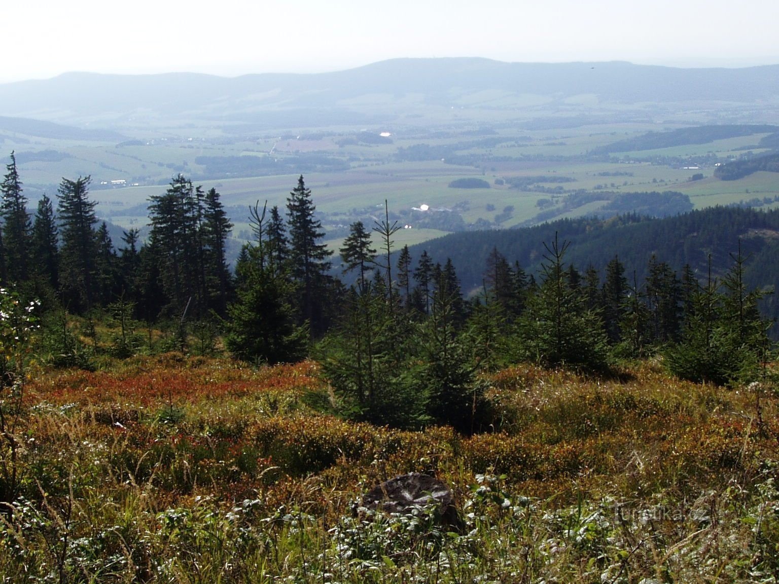 Vedere de la poalele Slamník spre Králíky