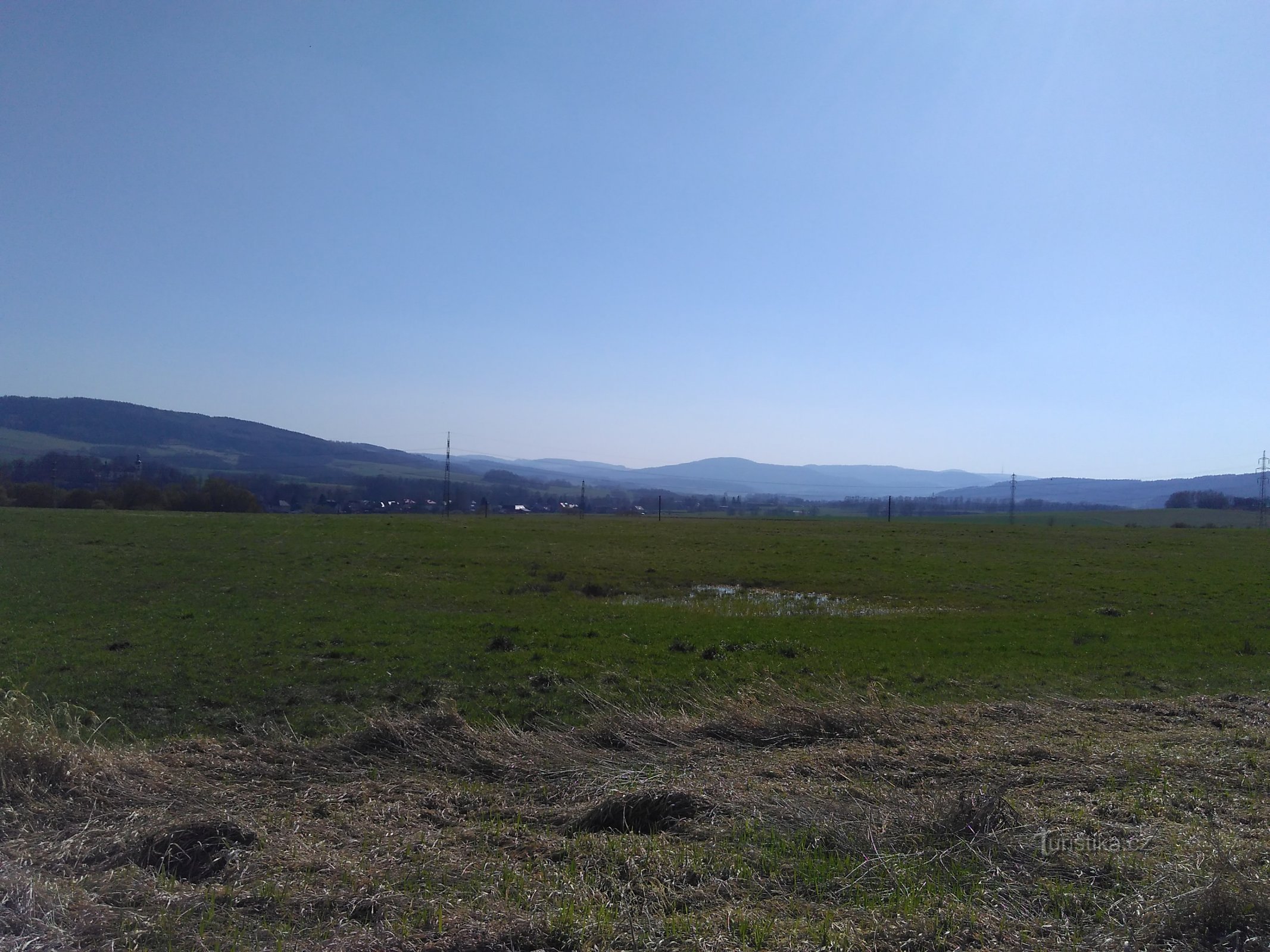 pohled od viaduktu na České Středohoří