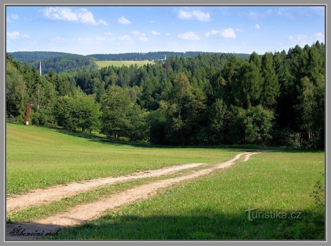 pogled z vrha v smeri mesta Libavá