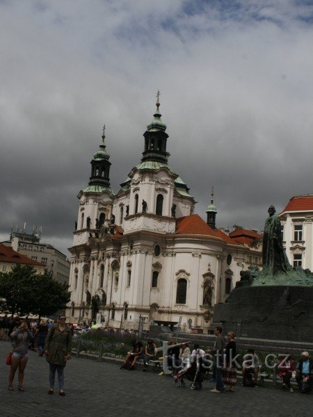 Pohled přes Staroměstské náměstí