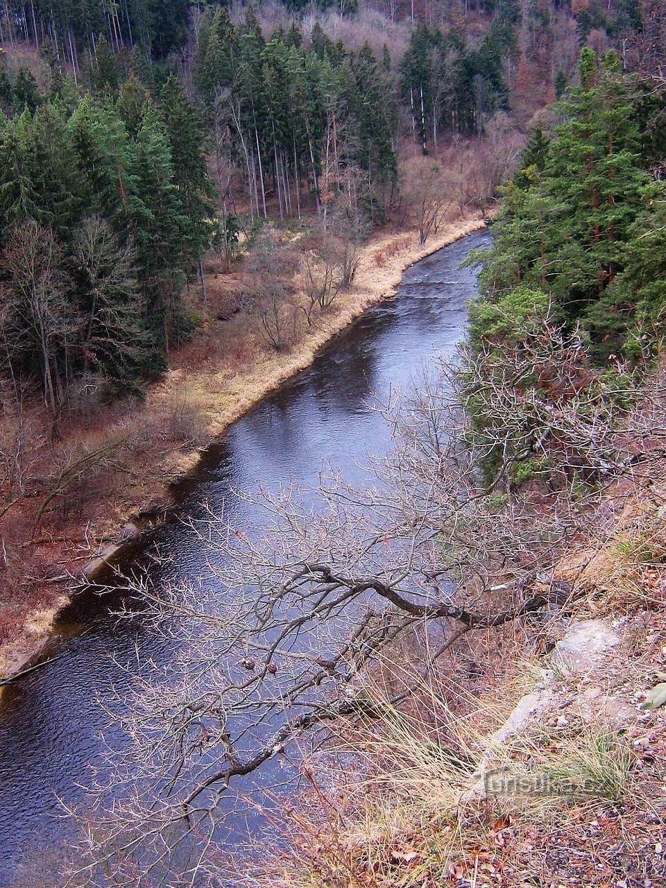 Vue d'en haut sur la rivière