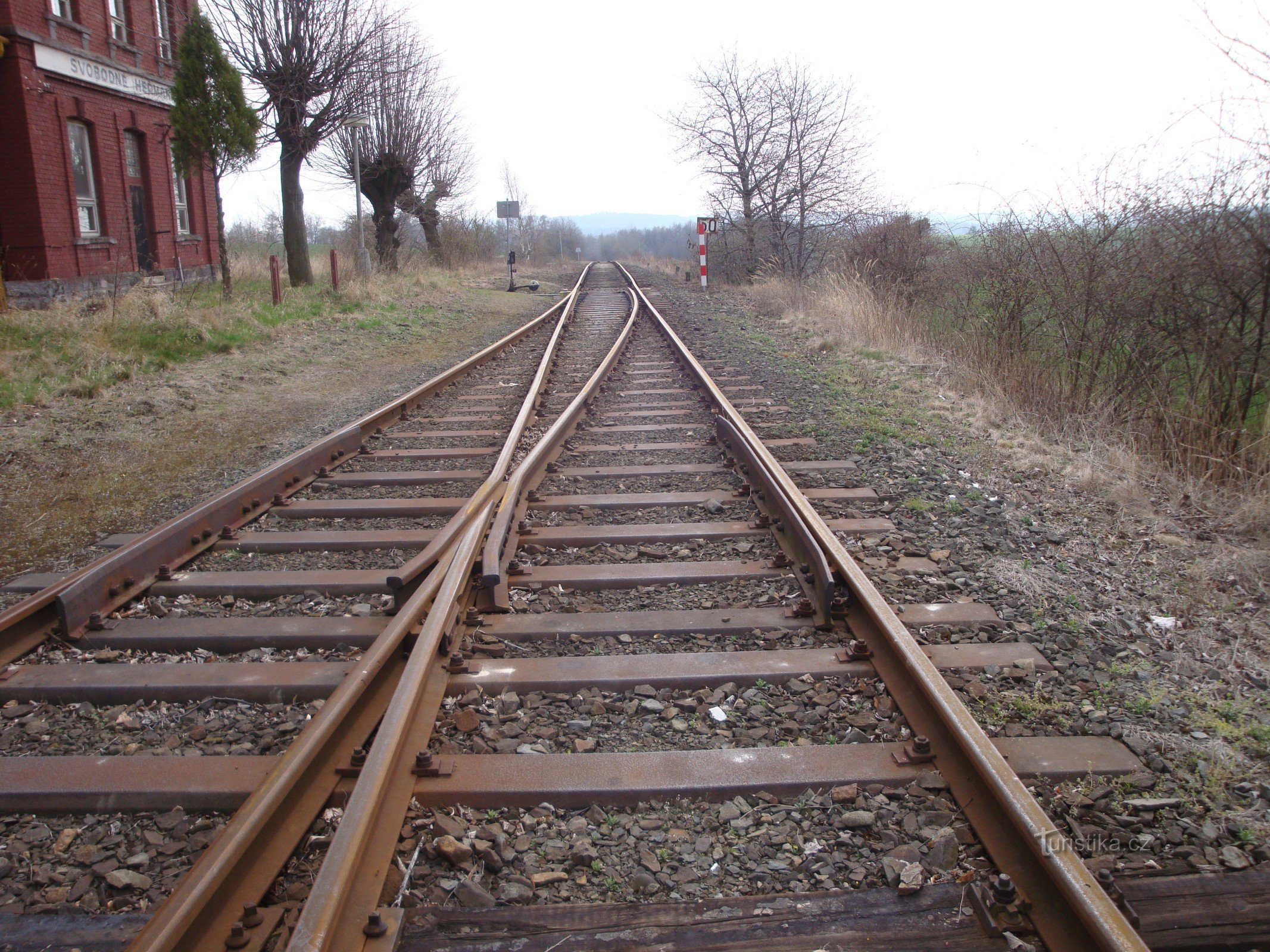 Jakartovice 方面の眺め (2007 年から列車は運行されていません)