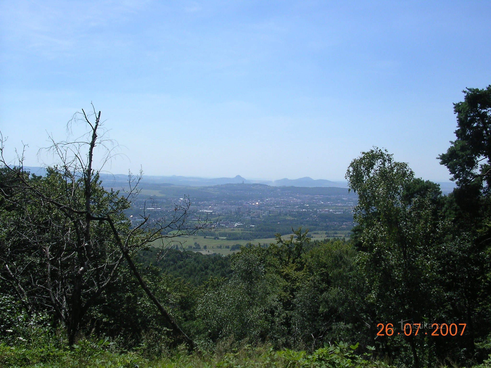 vue vers Teplice, mais déjà plus bas à mi-hauteur de la colline