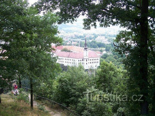 Widok na zamek z Ściany Pasterza na wsi