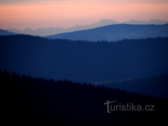 27.10.2008 年 XNUMX 月 XNUMX 日早上从阿尔卑斯山瞭望台欣赏阿尔卑斯山的景色