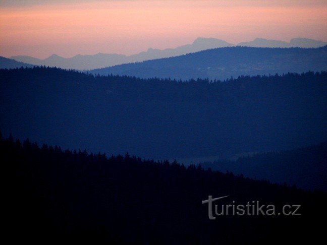 Vedere asupra Alpilor de la belvederea alpină pe 27.10.2008 octombrie XNUMX dimineața