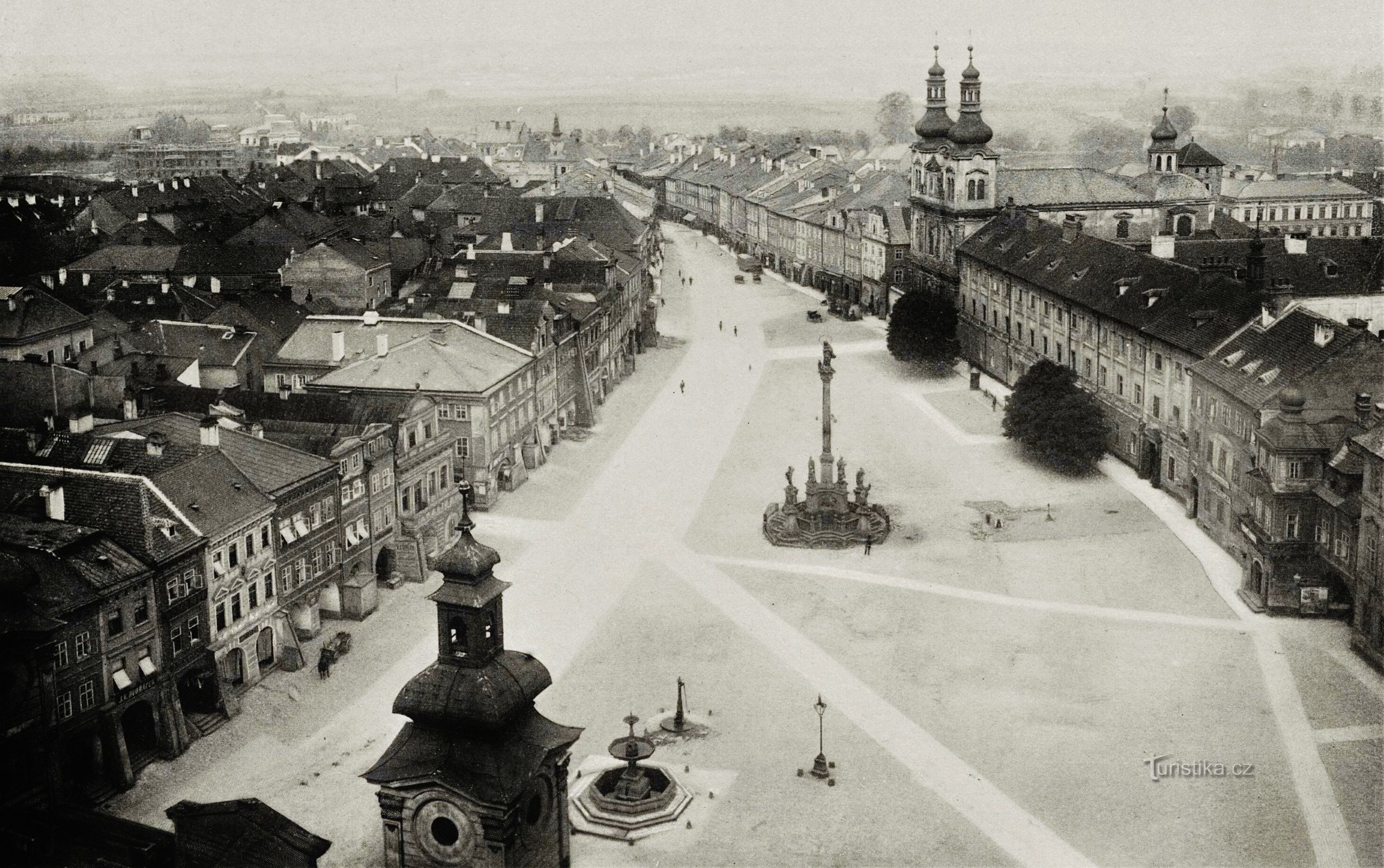 Pohled z Bílé věže na Velké náměstí (Hradec Králové, 1897)