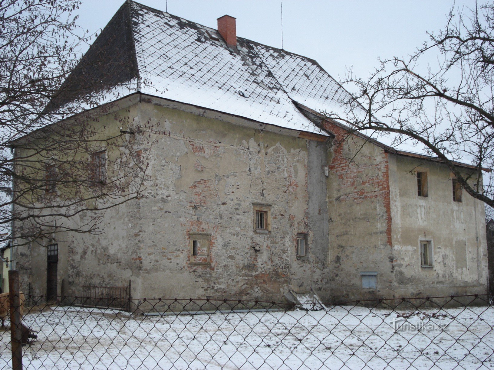 vedere din marginea străzii