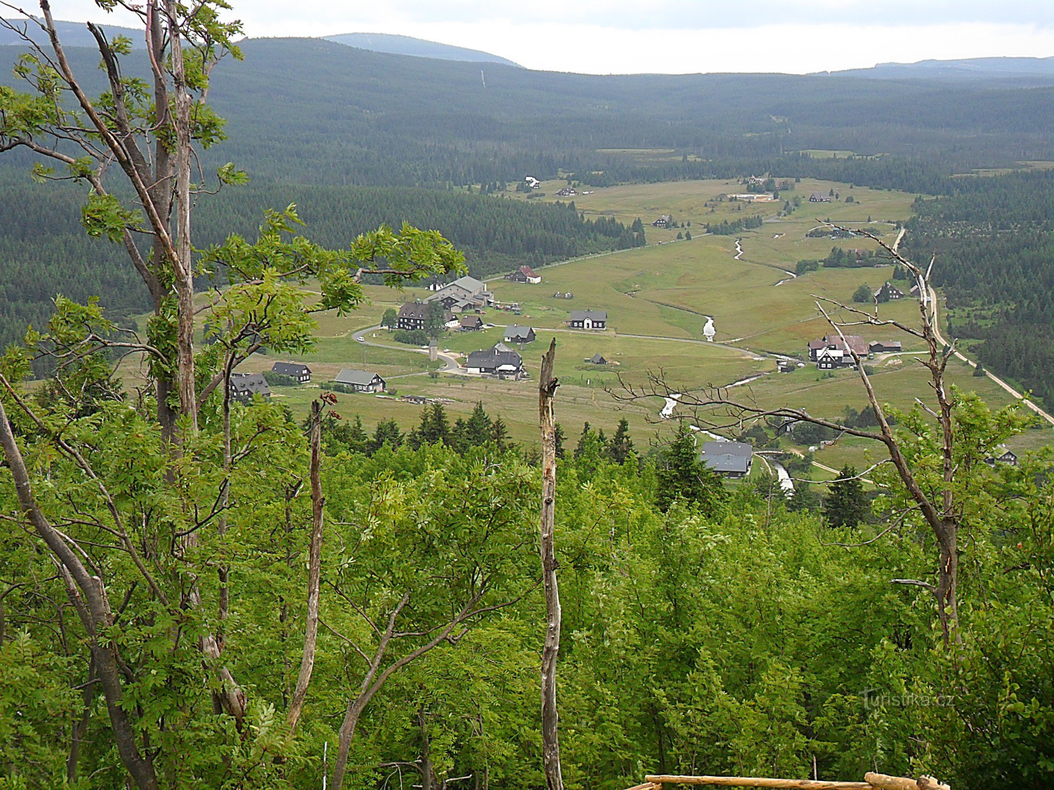 θέα από το Bukovec στην κοιλάδα Jizera