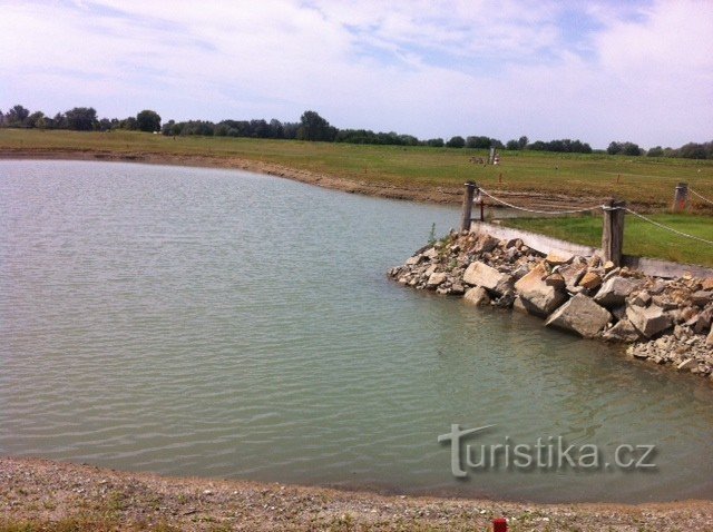 pogled od zelenice 5. luknje do tee 9. luknje