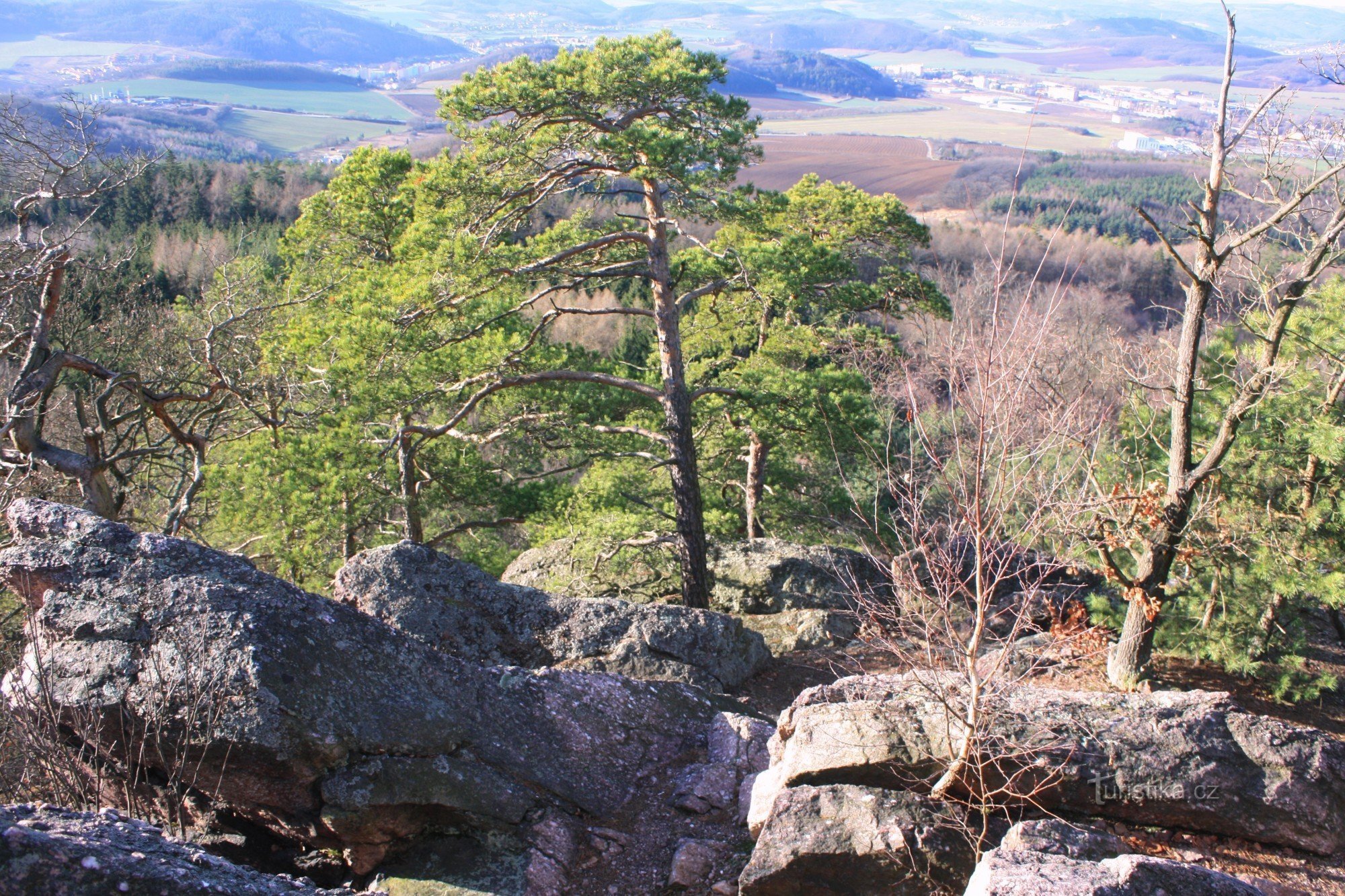 Vista desde el lomo principal de la cantera de Babí