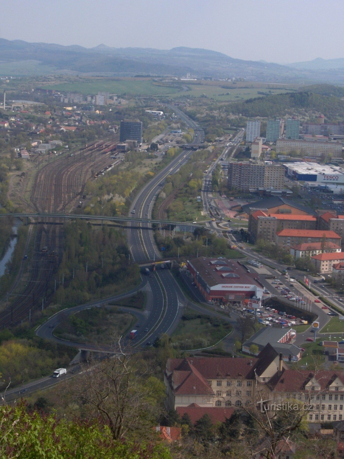 θέα από το Hněvín προς το σιδηροδρομικό σταθμό