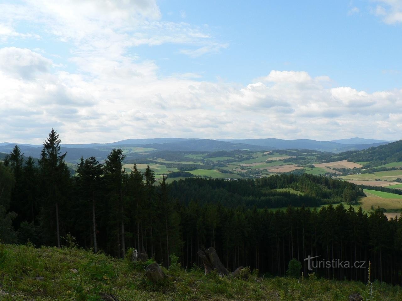Vista do Monte Červ para Šumava