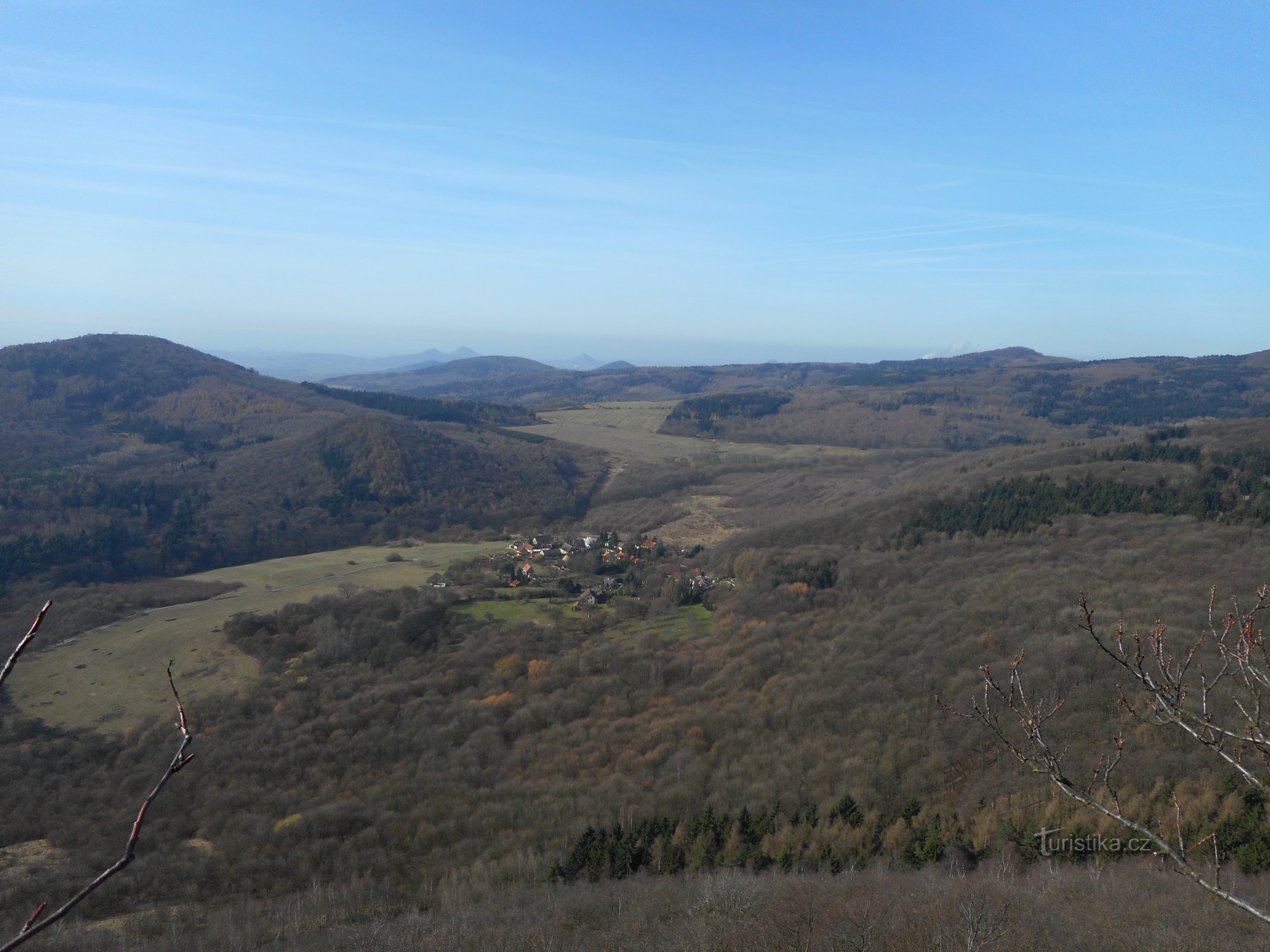 La vista da Lipská hora verso ovest...