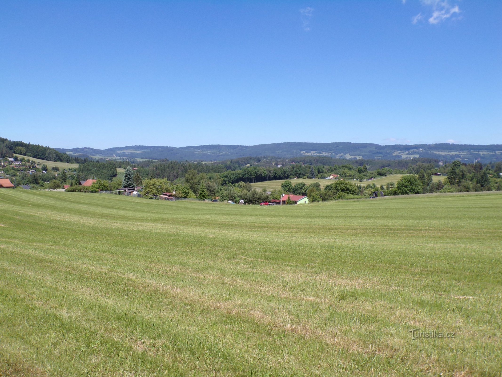 Uitzicht vanaf de locatie Na Samkovský k Lipká (Úpice, 14.6.2021)