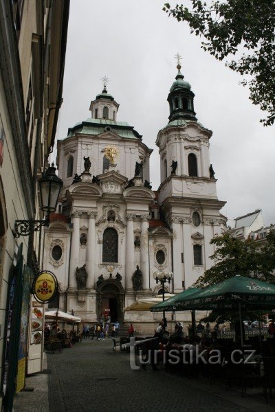 Utsikt från Mikulášská-gatan