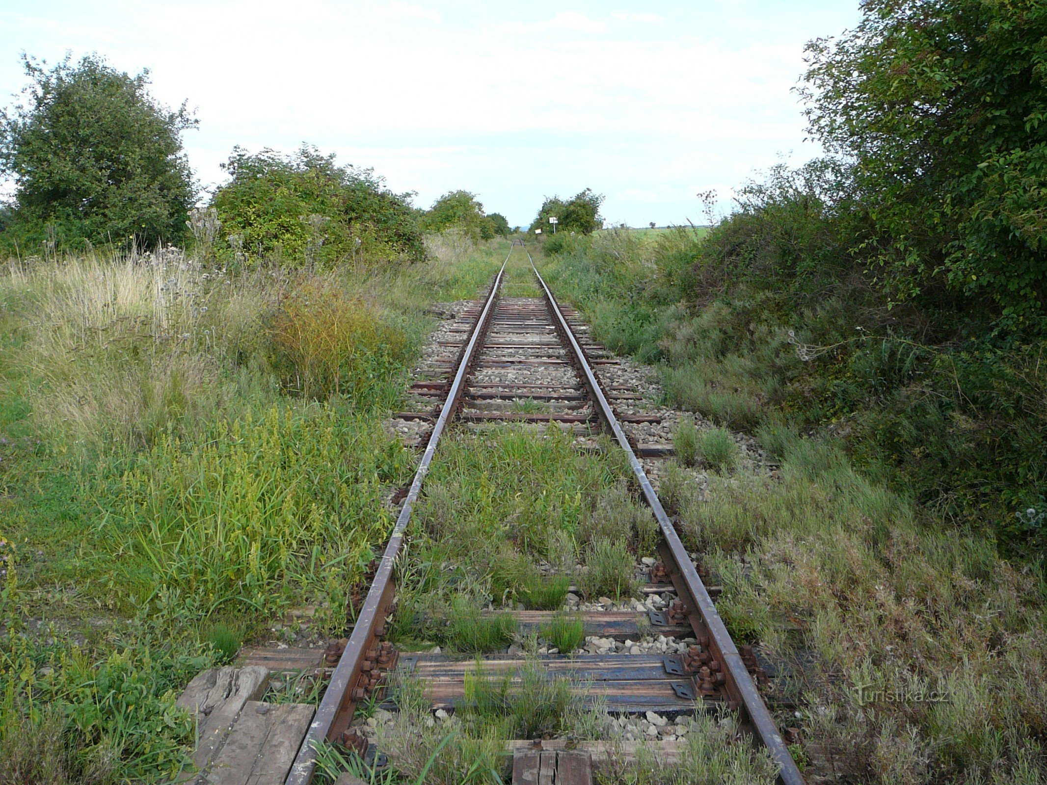 Blick vom nahen Bahnübergang