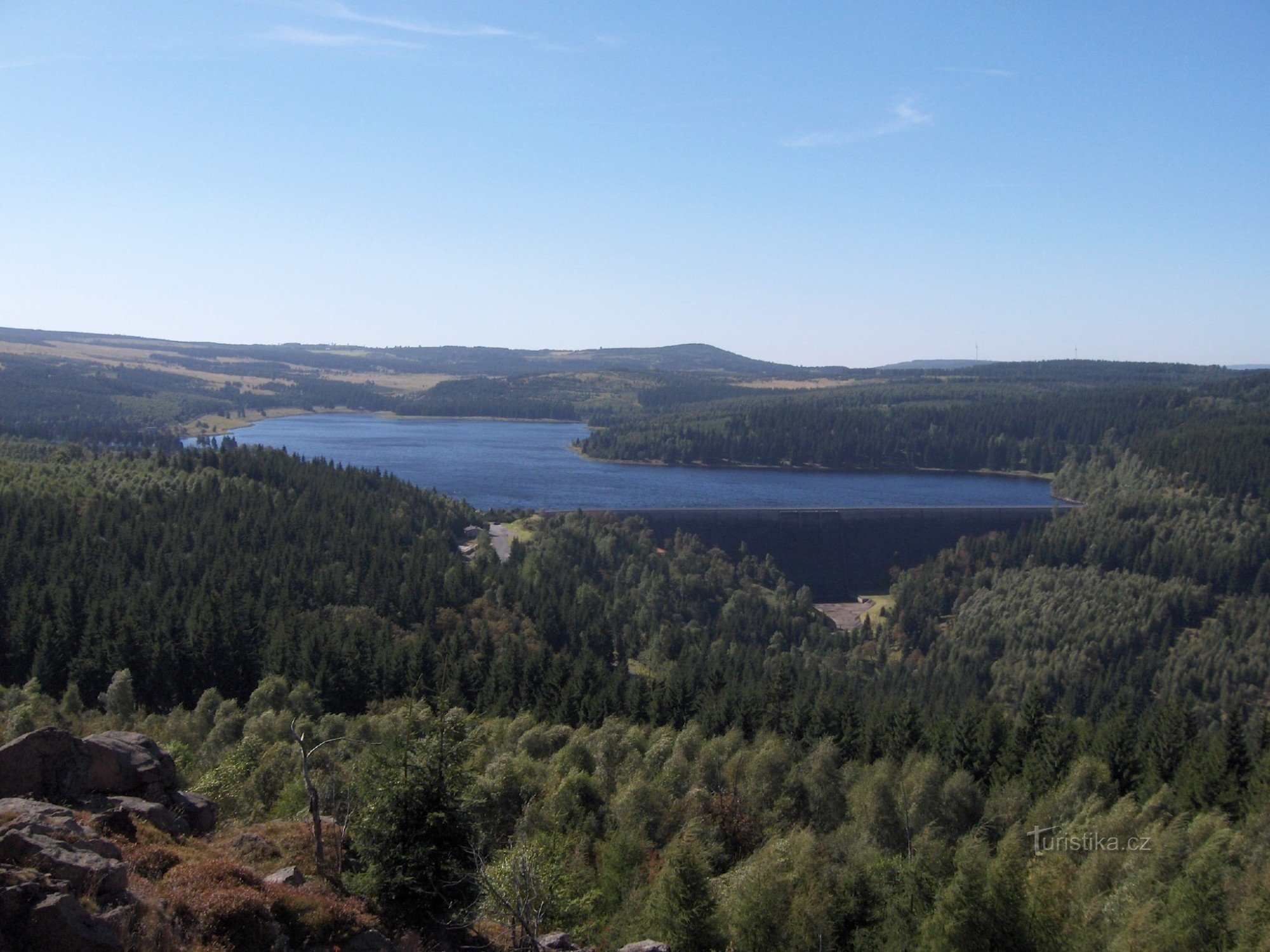 view from Puklé skály to the Flajská dam